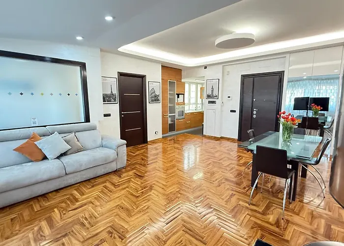 Luxury Av