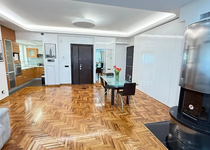 Luxury Av